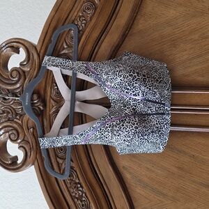 LIKE NEW - Victoria Secret Animal Print Angel Max/Angel Maxi Sports Bra - 36C